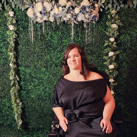 Meet your Posher, Dee - Picture 1 of 1
